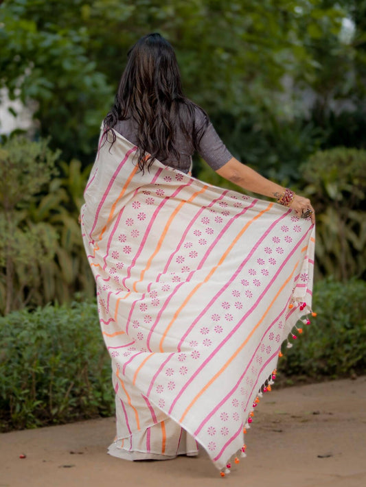 Kapaas White Lines Saree