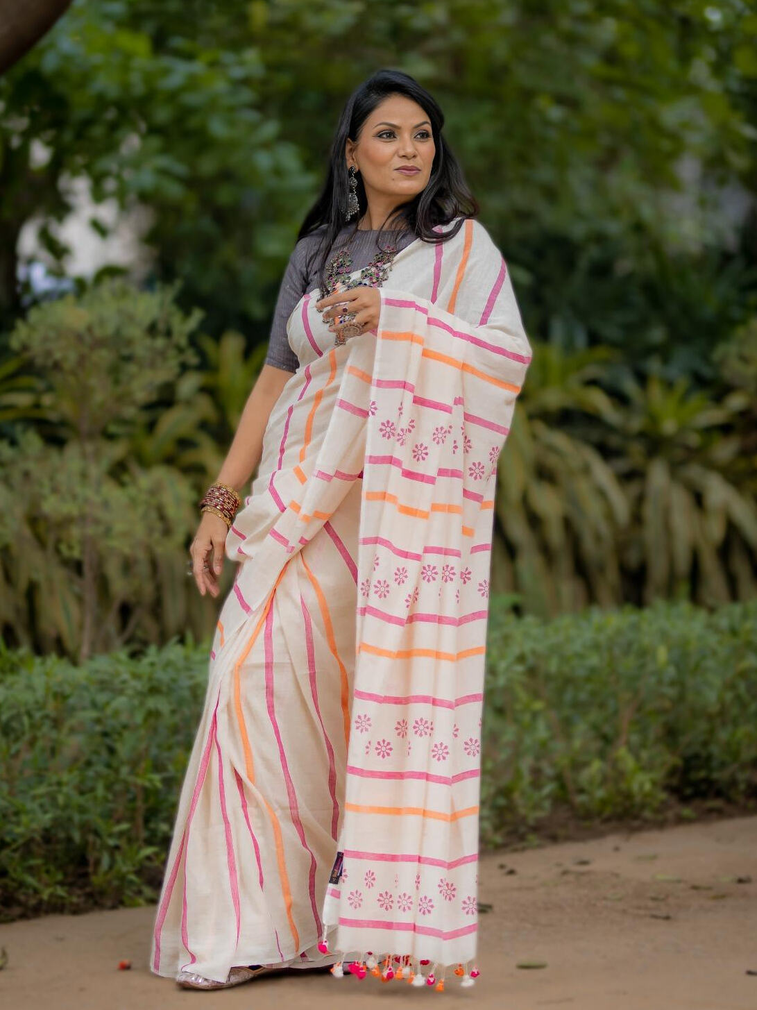 Kapaas White Lines Saree