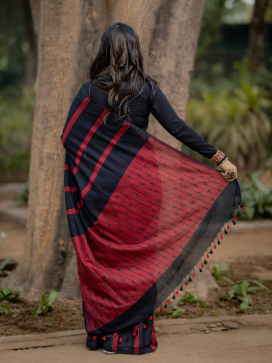 Kapaas Red Black Saree