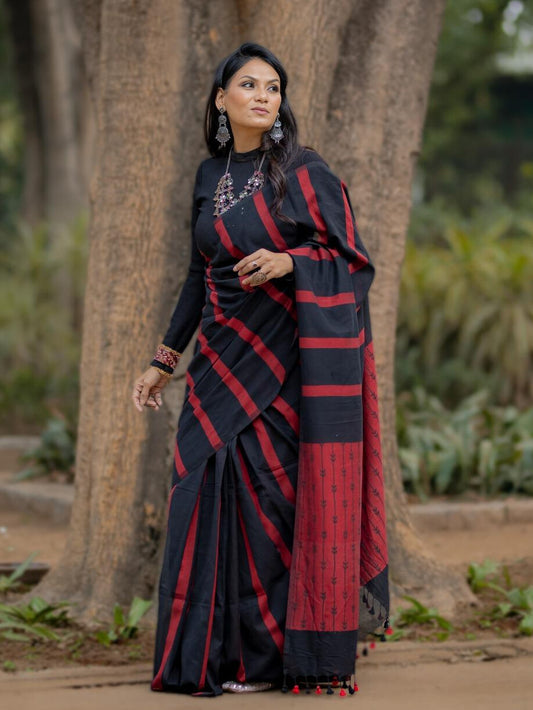 Kapaas Red Black Saree