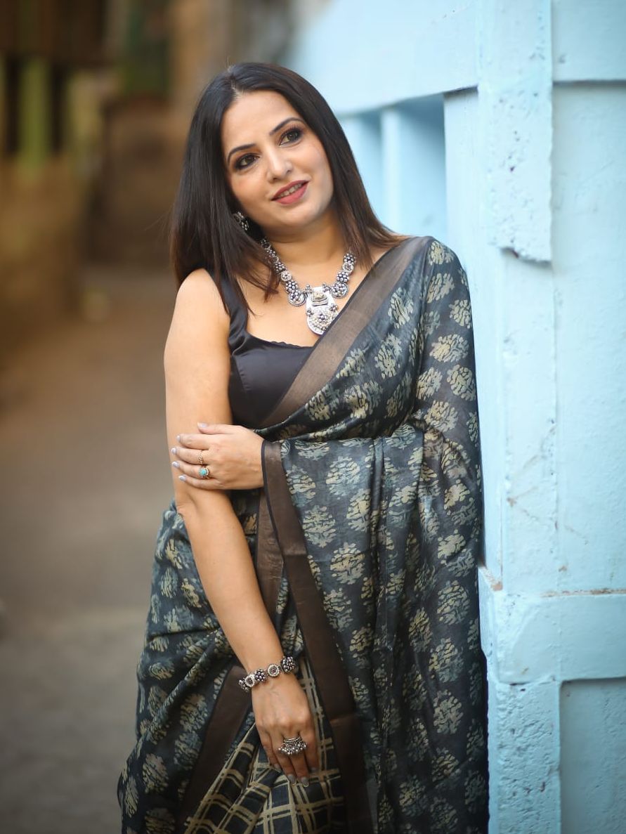 Pari charcoal saree