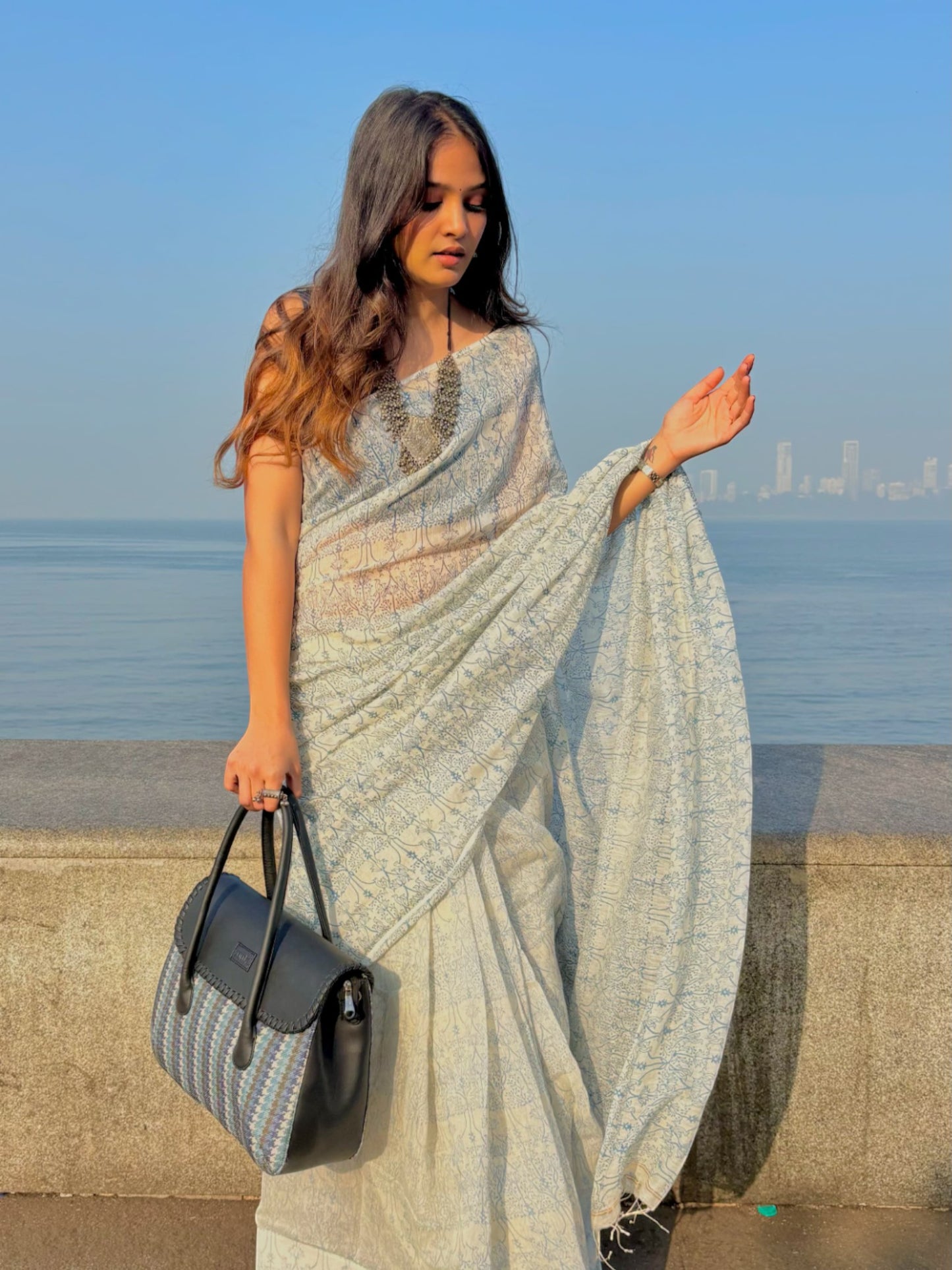 Aarti Blue lotus Saree 01