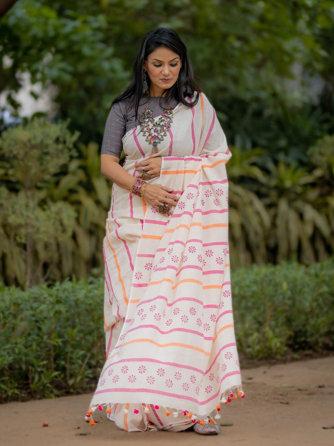 Kapaas White Lines Saree